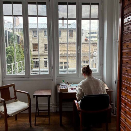 Matylda Tracewska au travail au Muséum national d'Histoire naturelle de Paris, en 2025.