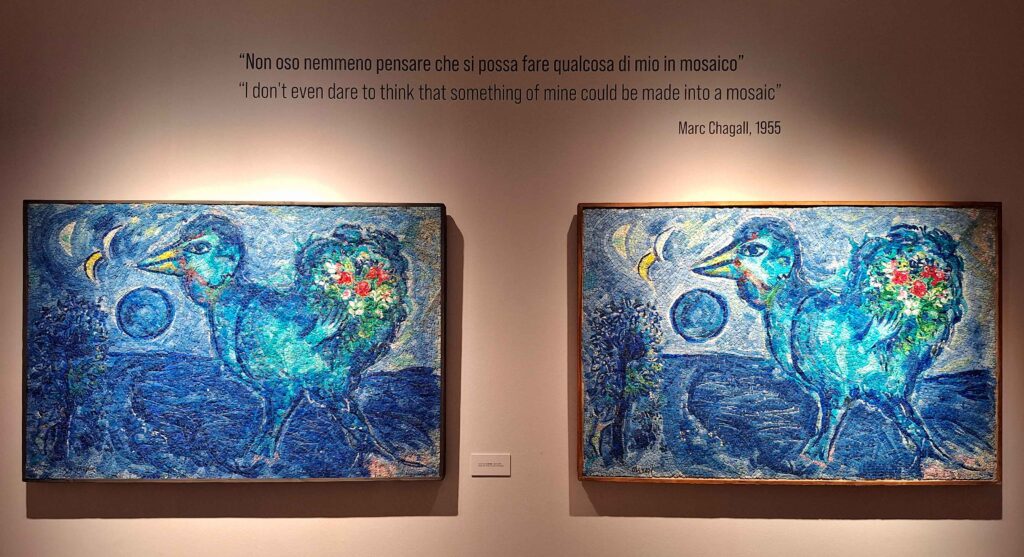 "Le coq bleu" : deux versions de l'œuvre en mosaïque de Marc Chagall